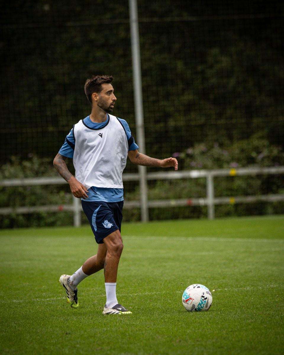 戈罗恰特吉, 而球队主帅